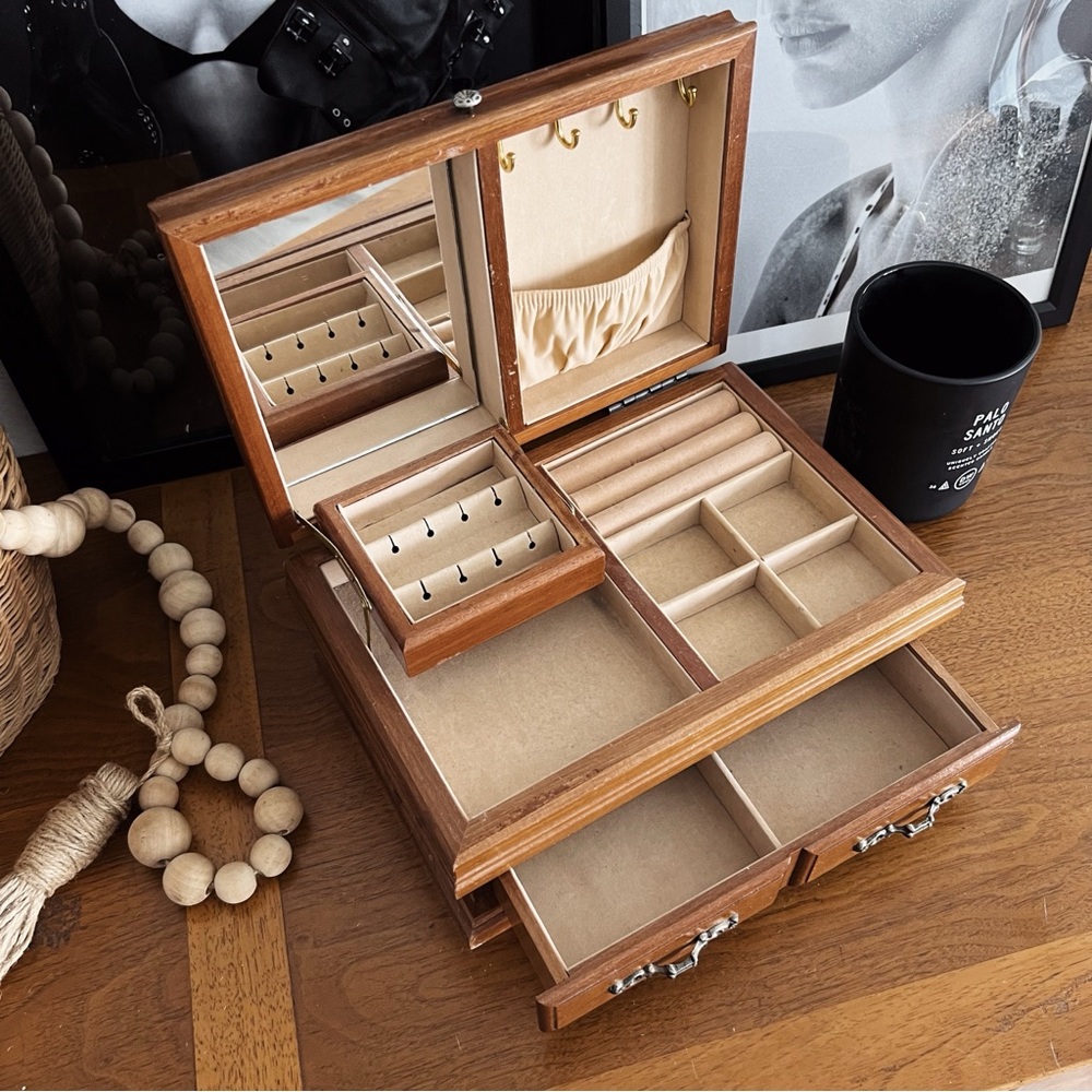 VINTAGE CARVED SOLID WOOD LARGE JEWELRY BOX #0351 - Picture 5 of 13